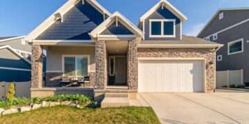 Garage Transformations That Require Strategic Decluttering