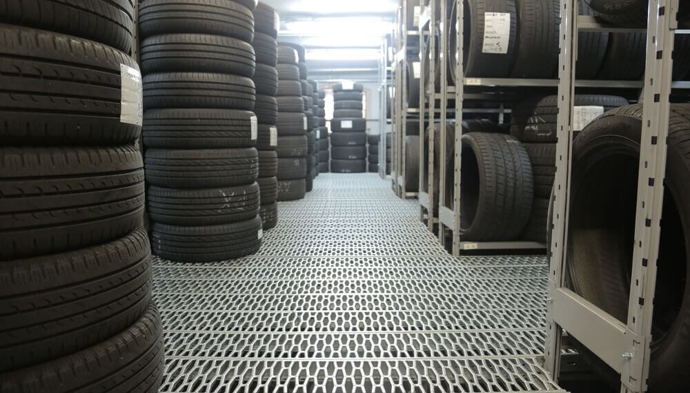 Top 6 AI Receptionists for Modern Tire Shops in 2026