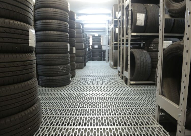 Top 6 AI Receptionists for Modern Tire Shops in 2026